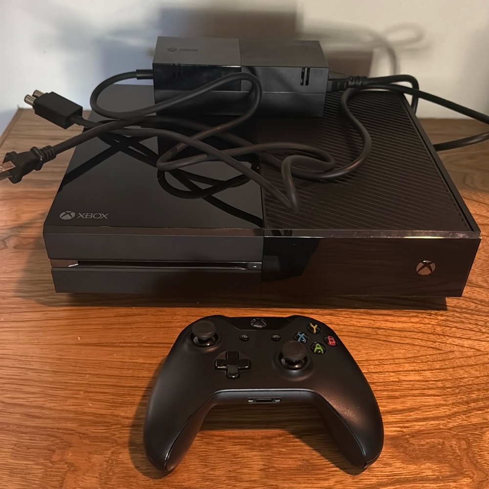 Xbox One Console with Wireless Controller